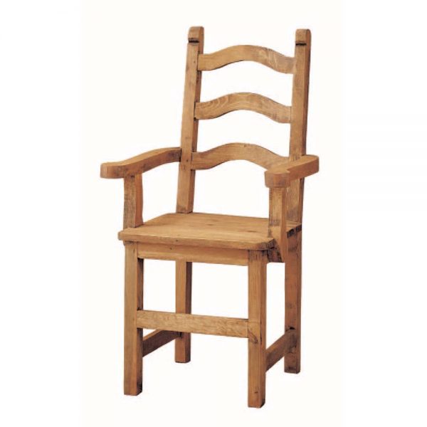 silla de madera con brazos