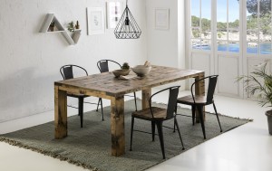 mesa y sillas de madera color café